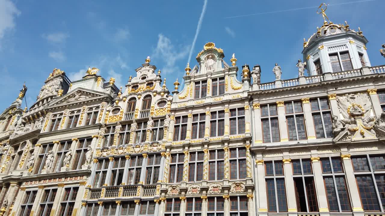벨기에의 브셀의 그랜드 플레이스 (grand place of brussels) 와 그의 시청 (city hall) 과 그의 브셀 길드 (guild of brussels) 의 집.