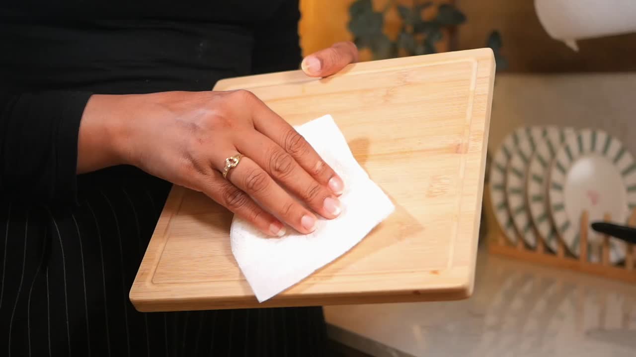 Cleaning a wooden cutting board