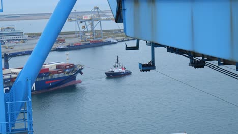 Tugboat-power-on-Dordtse-Kil:-guiding-a-container-ship-near-Gravendeel