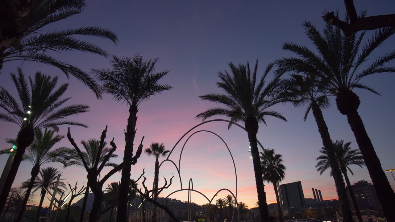 스페인 바르셀로나 핑크 선 금속 포트 기념물  뷰 4k