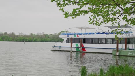 Empty-Tourist-Boat-On-The-Lake-In-Mantua,-Lombardy,-Italy