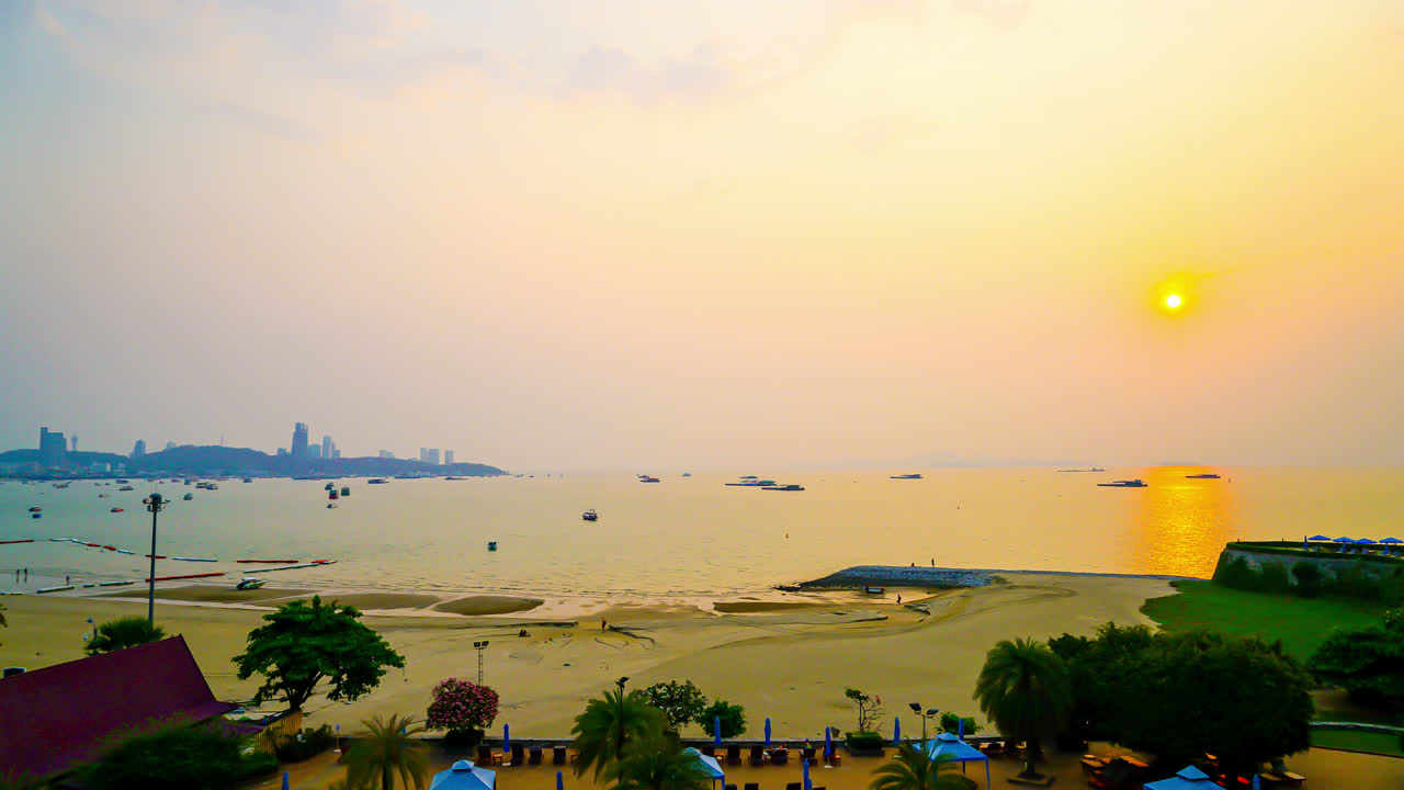 timelapse Sunset with Pattaya sea beach in Thailand