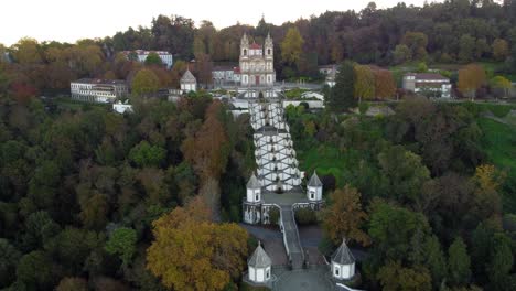 Vista-Aérea-De-Braga-Portugal-Monasterio-Catedral-Bon-Jesus