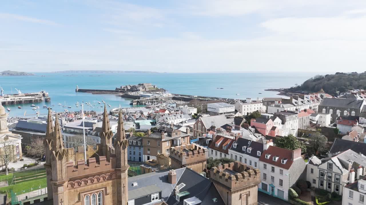 엘리자베스 칼리지, 세인트 피터, 포트 게르네시, 캐슬 코네트 항구, 은 날에 제투의 전망