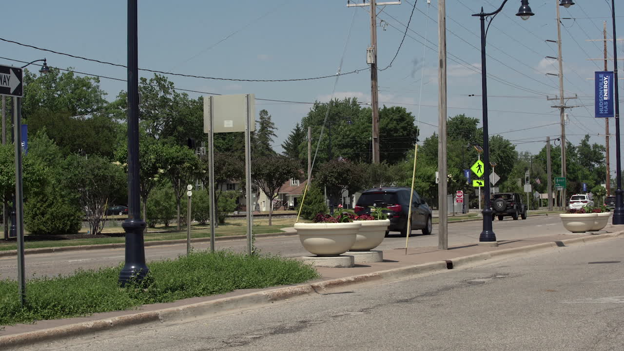 미시간 주 허드슨빌의 거리 교통 스 ⁇  비디오 영상