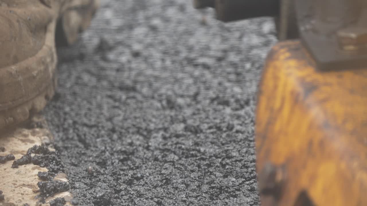 지상 압축기 기계 고정 구의 근접 촬영