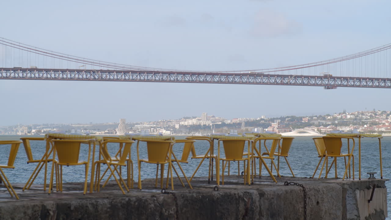 포르투갈 테조 강변의 레스토랑