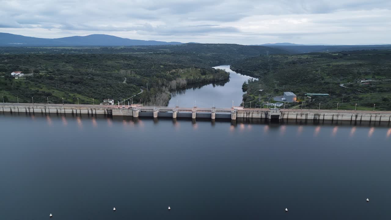 Drone footage of a reservoir surrounded by nature in Cáceres, Extremadura — peaceful landscape and calm water in rural Spain