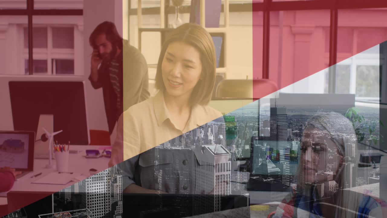 imagen compuesta digital de colegas multirraciales discutiendo en una oficina moderna, la ciudad en primer plano