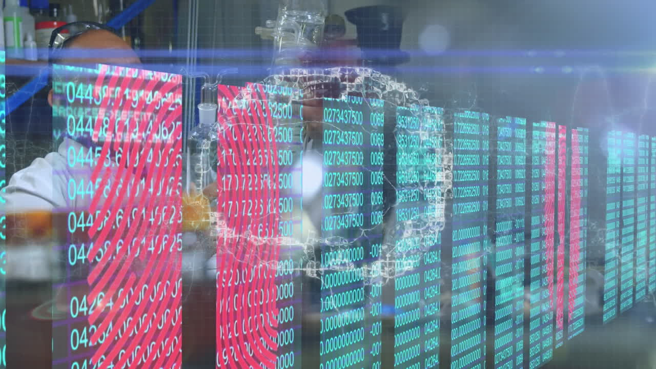 animación del cerebro digital y el procesamiento de datos sobre un científico masculino biracial que trabaja en el laboratorio