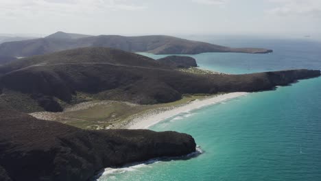 Drone-pushes-in-over-the-hidden-beach-Playa-Escondida-Mexico