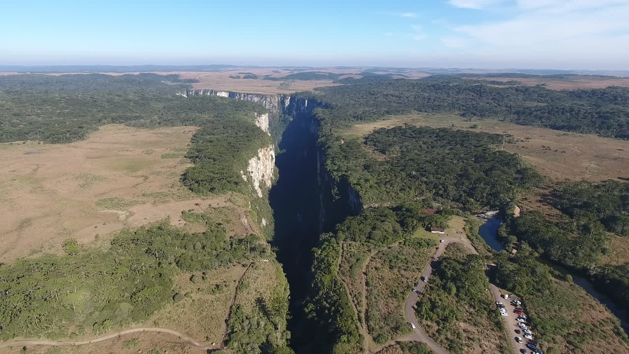 maravilloso cañón en escena aérea, al sur de brasil