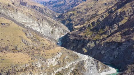 Vista-Aérea-Over-The-Shotover-Río-Valley-Near-Queenstown-New-Zealand-3