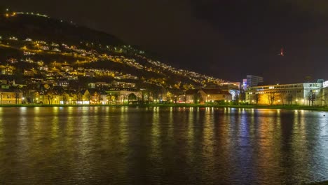 Night-time-lapse-view-of-Lille-Lungegardsvannet-or-Smalungeren,-a-small,-octagonal-lake-in-the-center-of-the-city-of-Bergen-in-Vestland-county,-Norway