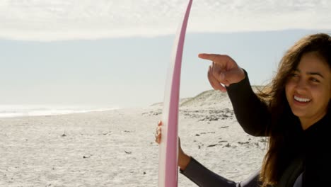 man pointing at the ocean showing the sea to woman 4k 4k