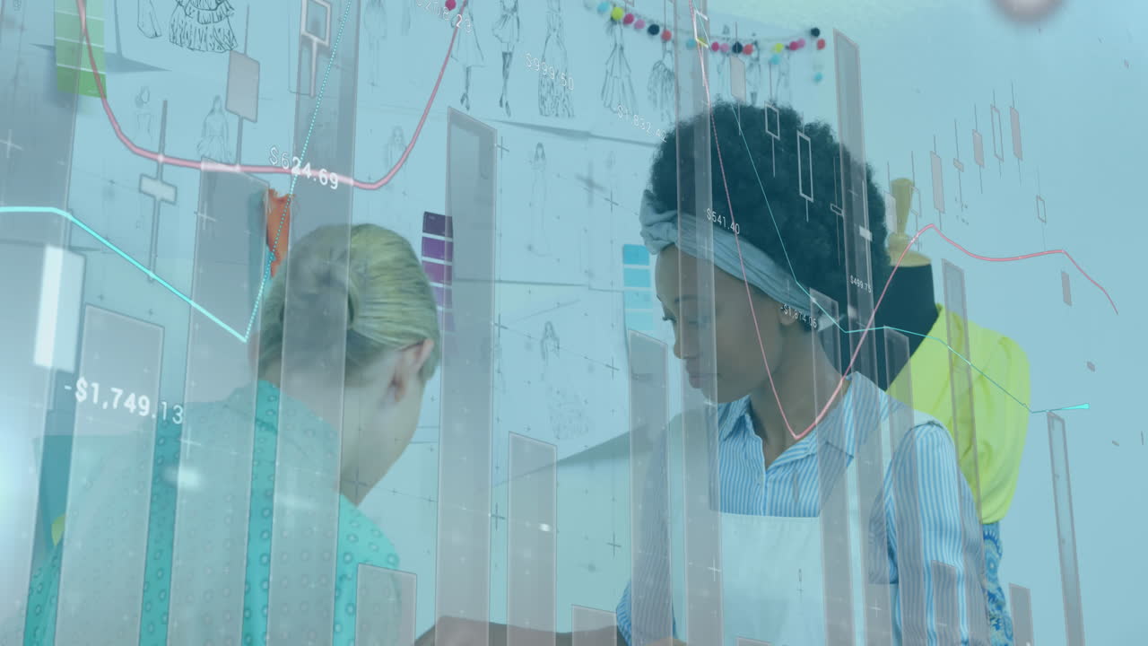 animación del procesamiento de datos sobre dos diseñadoras de moda diversas discutiendo en el estudio