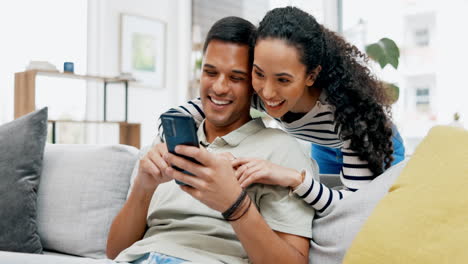 Couple,-sofa-and-hug-with-smartphone-search