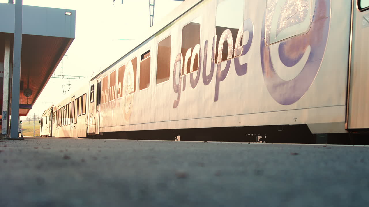 статический, низкий уровень