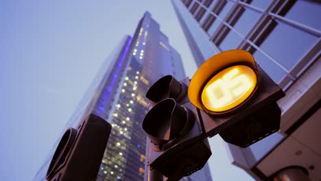 Countdown-at-traffic-lights-at-crossroads-in-downtown-London-city,-skyscrapers-and-building-lights