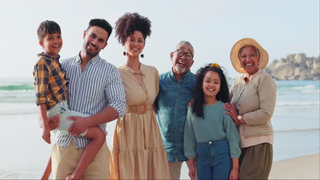 Gran-Familia,-Abuelos-O-Retratos-De-Niños-Felices