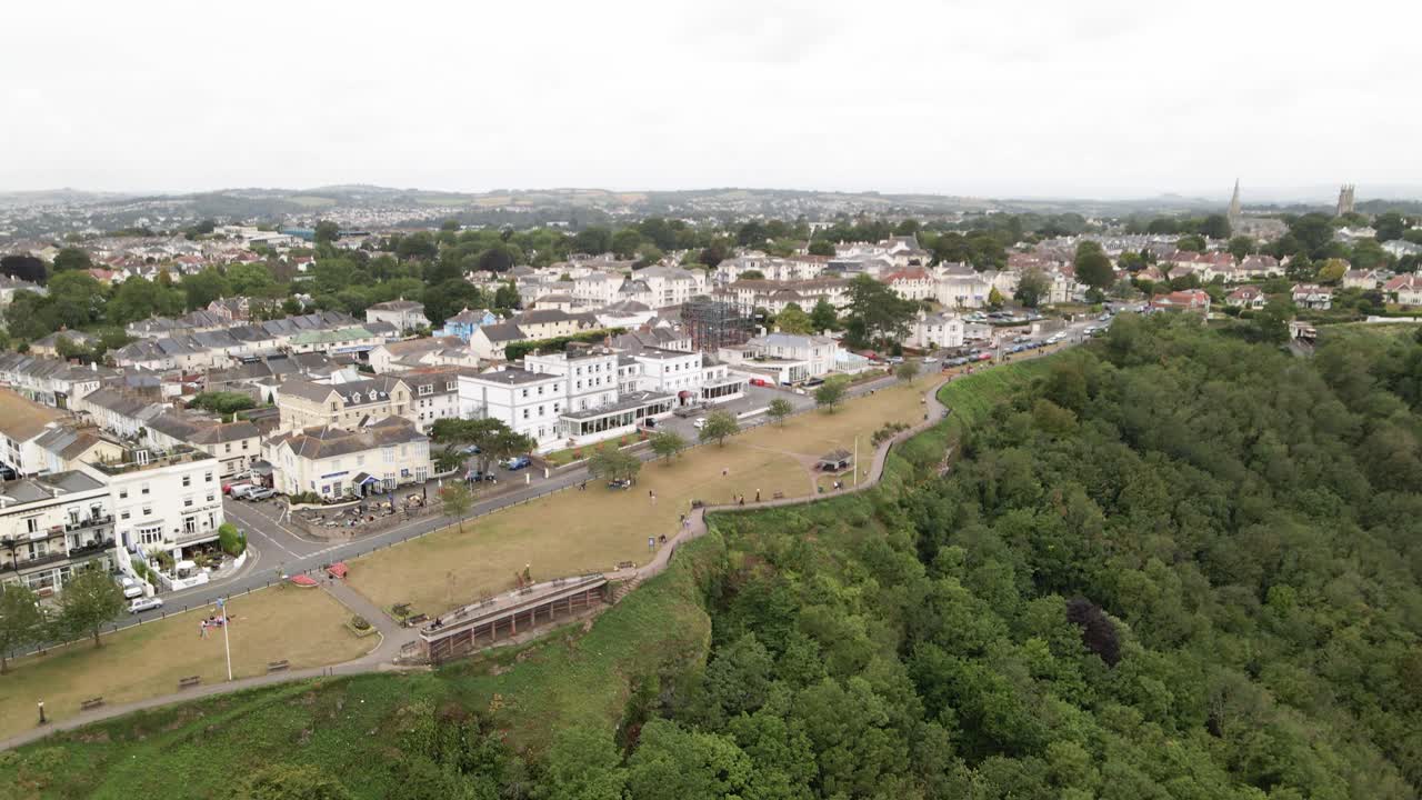 vista aérea de la ciudad balnearia llamada torquay en el canal inglés en devon, suroeste de inglaterra