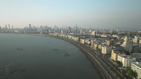 tomada aérea de la línea costera de mumbai marine drive, india