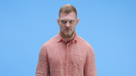 retrato de un hombre enojado