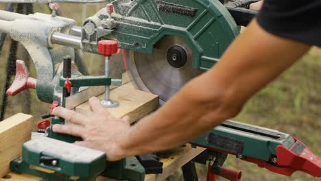 miter saw cross cut