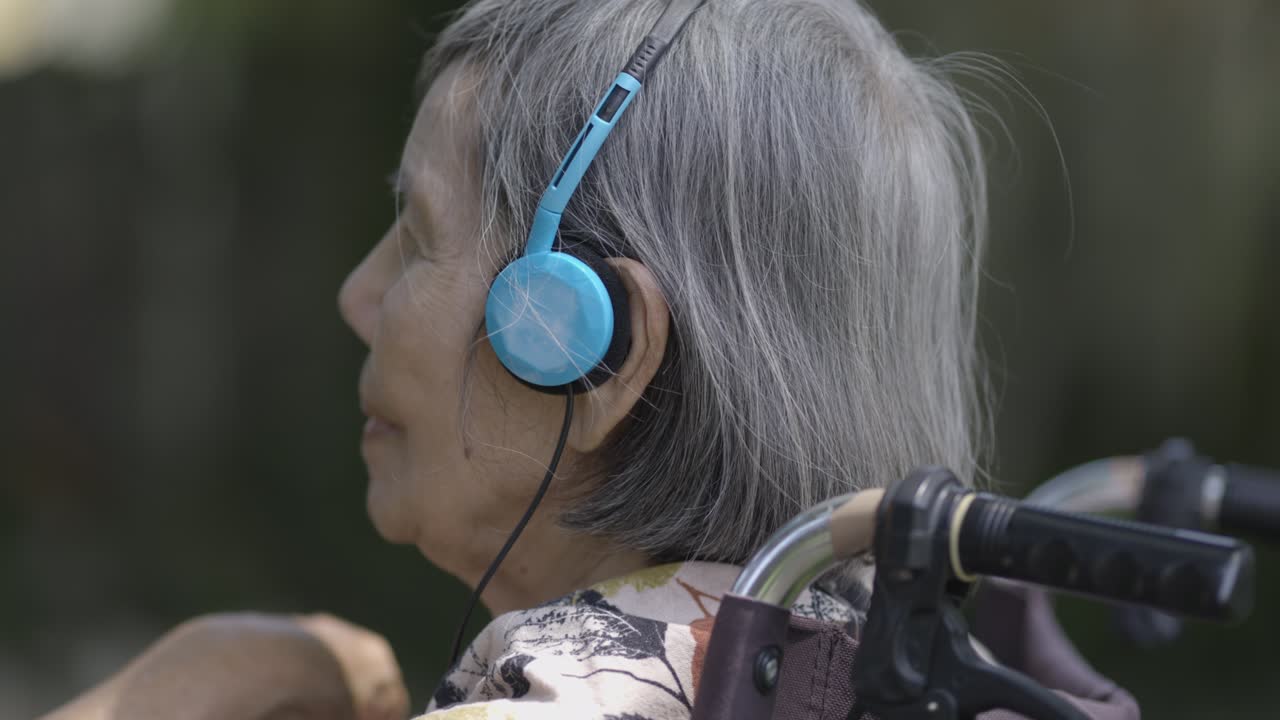 Music therapy in dementia treatment on elderly woman.