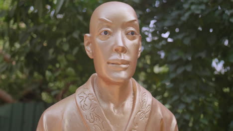 Schöne-Goldene-Buddha-Statue