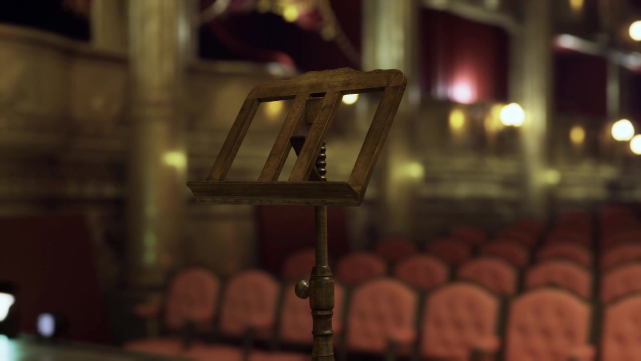 Sala da concerto silenziosa con palco vuoto in attesa, con messa a fuoco sul leggio in ottone.