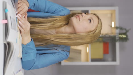 Vertical-video-of-Fun-Female-student-daydreaming.