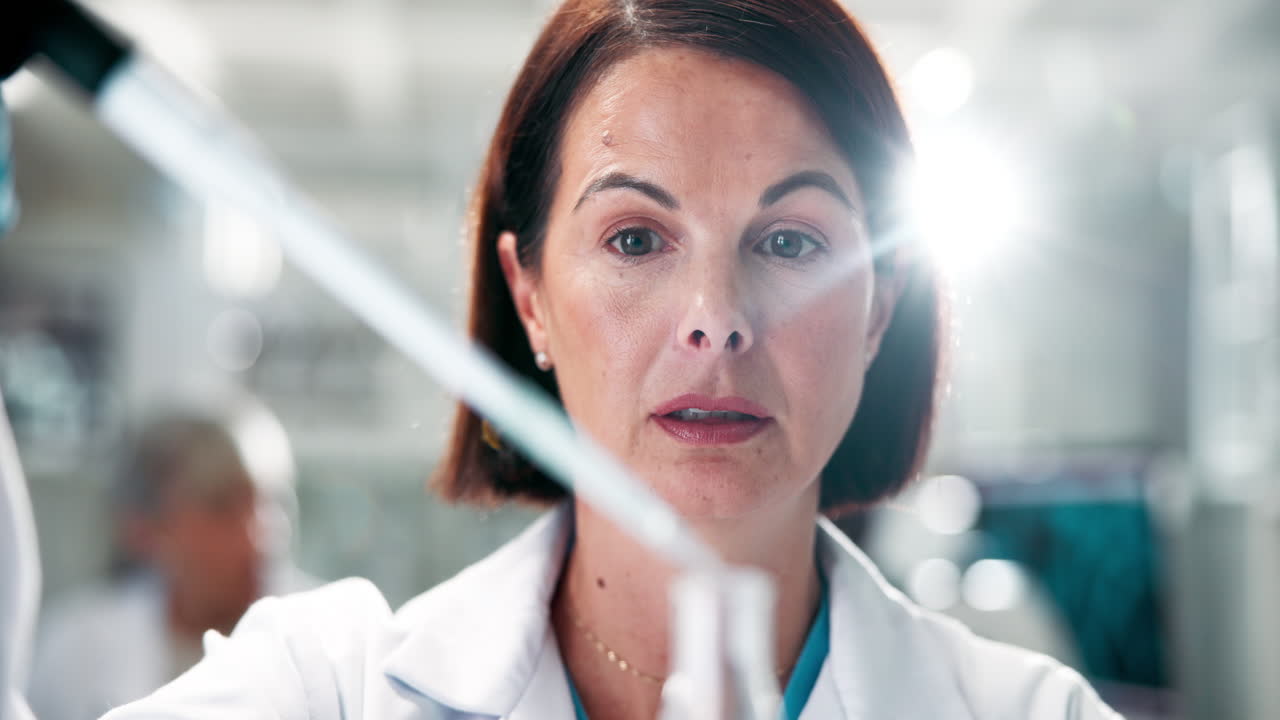 Científico trabajando en un laboratorio