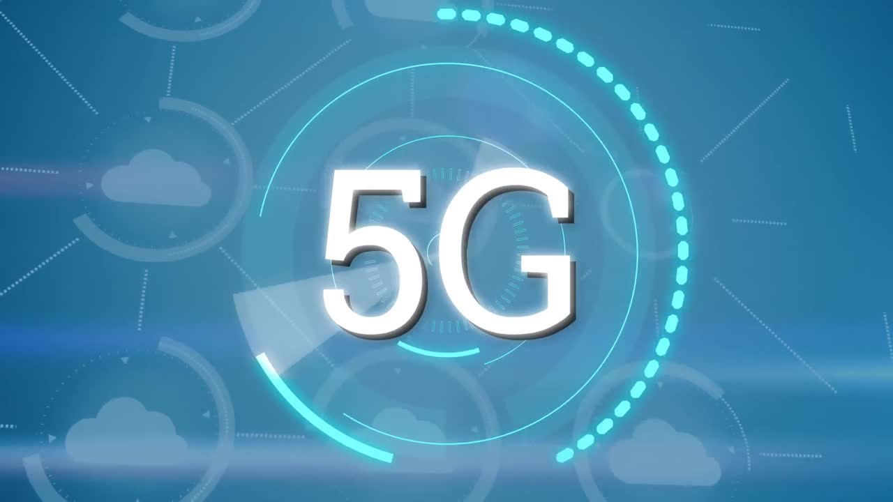 nuvole e 5g scritti nel mezzo di un cerchio futuristico