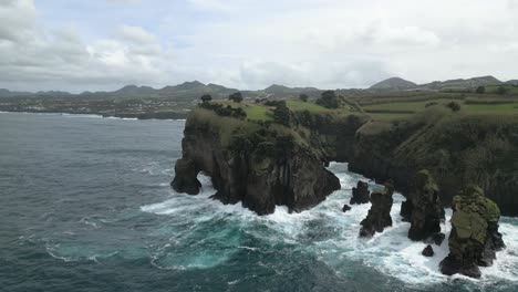 Panoramic-Aerial-View,-Elephant-Trunk-Rock-Formation,-São-Miguel,-Azores