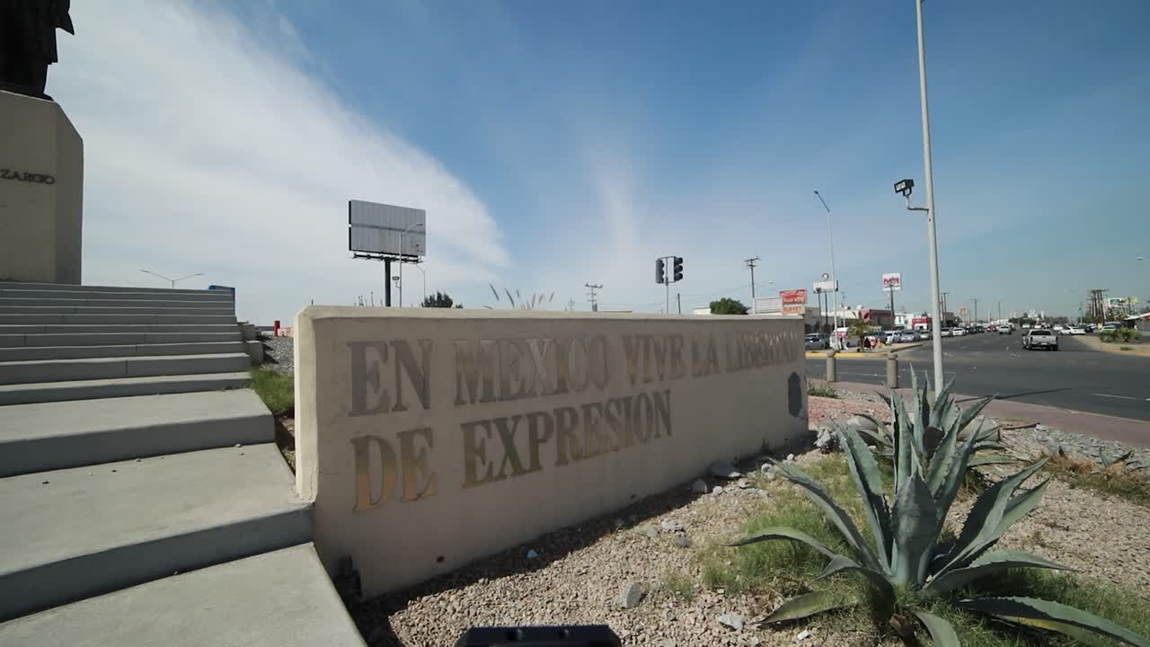 Sign that says &amp;quot;En Mexico vive la libertad de expresi&oacute;n&amp;quot; from a monument of the mexican ex-president Francisco Zarco in the middle of a roundabount in the city of Mexicali