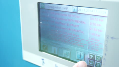 configuración de compresor de aire industrial con panel de control digital
