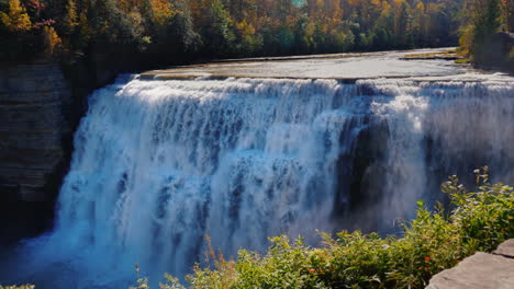 Mittlerer-Wasserfall-Letchworth-State-Park