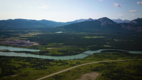 Vast-forests-and-flowing-rivers-in-a-beautiful-mountain-range