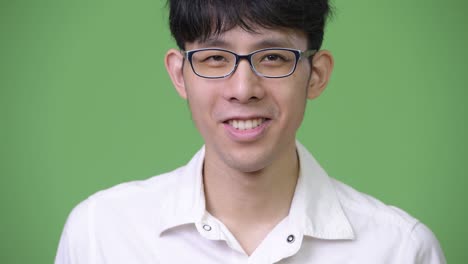젊은 아시아 사업가, 눈을 감고, 보고 싶지 않다.