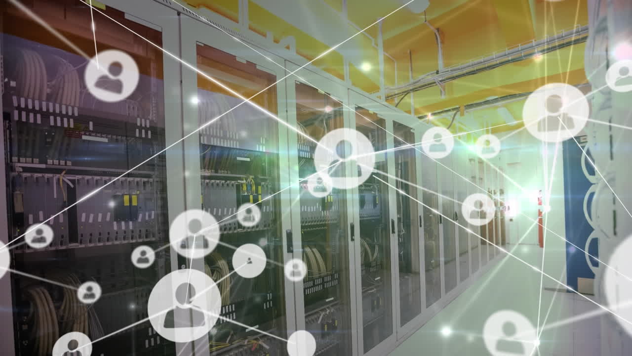 animación de la red de conexiones con iconos sobre la sala del servidor