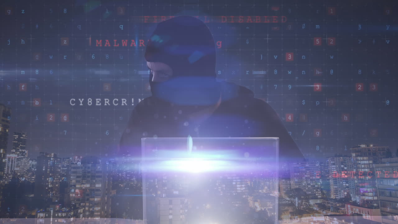시티스케이프에 사이버 공격 텍스트와 함께 노트북을 사용하여 발라클라바의 해커의 애니메이션