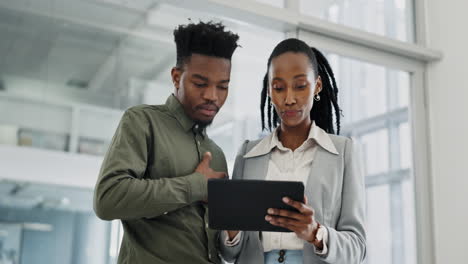 Tablet,-Teamarbeit-Und-Treffen-Mit-Schwarzen-Unternehmen