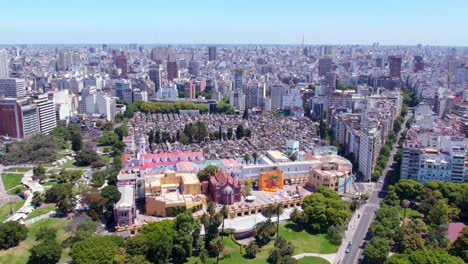 dolly en vista aérea del centro cultural recoleta con el cementerio, edificios residenciales en un día soleado, áreas verdes recreativas