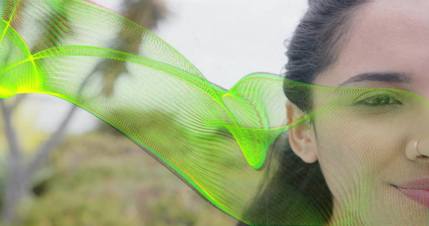 Mujer cerrando los ojos iniciando una cinta verde que fluye por la cara revelando la mirada y mostrando tecnología.