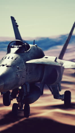 un avión de combate volando sobre un desierto