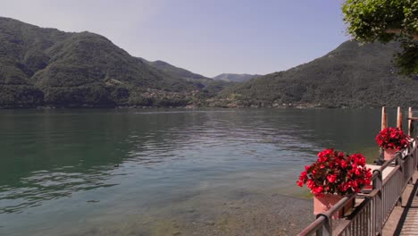 lago di lugano durante un día soleado de verano