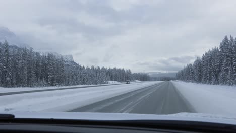 Viaje-De-Invierno,-Autopista,-Banff,-Alberta