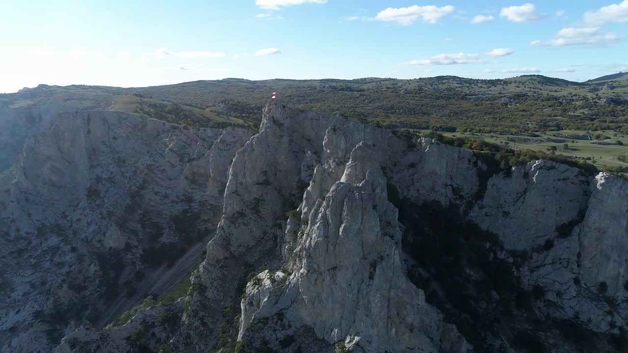 Vista aerea di cime montuose spettacolari