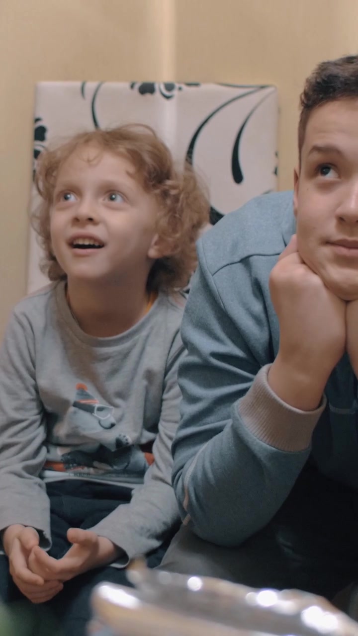Dimostrazione con ghiaccio secco per bambini, scienza divertente